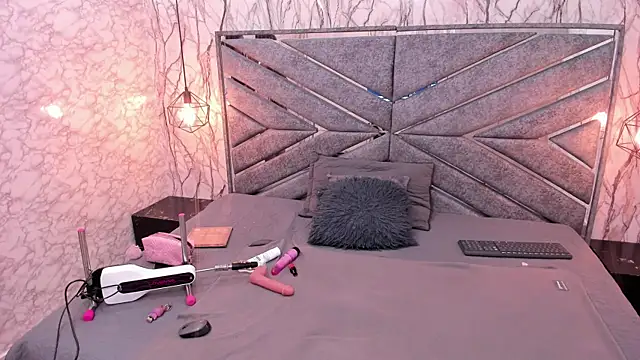 SASHA BROWNIE   online show from 11.29.25