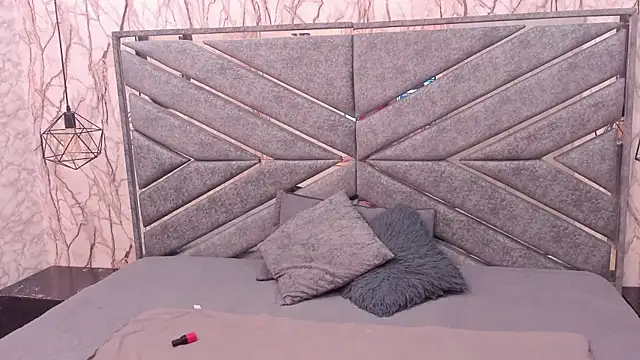 SASHA BROWNIE   online show from 12.21.25