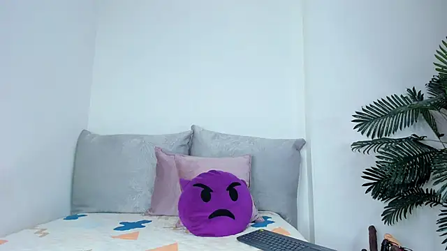 Snapshot of Lilygomezz chatting on 09.25.25 Lilygomezz online show from 09.25.25