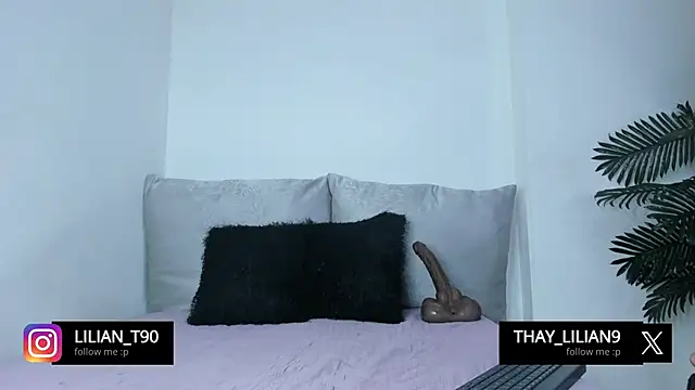 Snapshot of Lilygomezz chatting on 10.03.25 Lilygomezz online show from 10.03.25