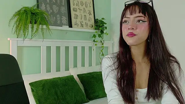 Snapshot of Taylorsmitth_ chatting on 10.15.25 Taylorsmitth online show from 10.15.25