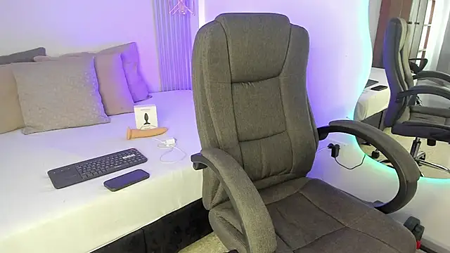 Snapshot of j_deex chatting on 10.03.25 j deex online show from 10.03.25