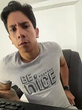 Snapshot of j_deex chatting on 10.12.25 j deex online show from 10.12.25