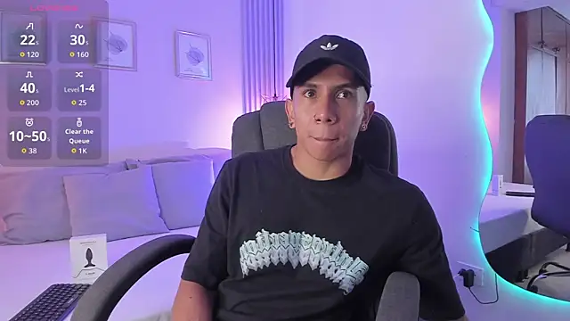 Snapshot of j_deex chatting on 10.14.25 j deex online show from 10.14.25