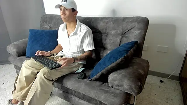 Snapshot of j_deex chatting on 12.01.25 j deex online show from 12.01.25