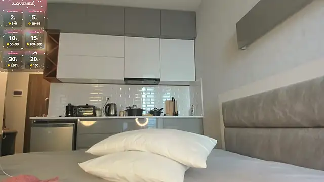 Snapshot of Clarity_Yumi chatting on 09.10.25 Clarity Yumi online show from 09.10.25