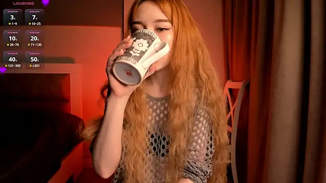 Snapshot of Clarity_Yumi chatting on 10.19.25 Clarity Yumi online show from 10.19.25