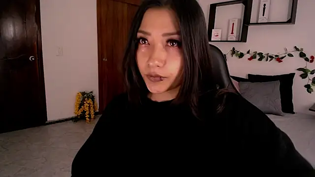 Snapshot of Mia_1120 chatting on 10.20.25 Mia 1120 online show from 10.20.25