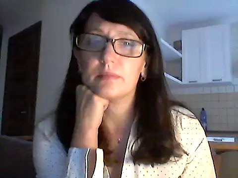 Snapshot of Elena48324 chatting on 10.10.25 Elena48324 online show from 10.10.25