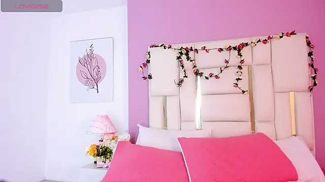 Snapshot of Silvana-Castro chatting on 09.18.25 Silvana-Castro online show from 09.18.25