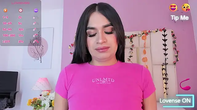 Snapshot of Silvana-Castro chatting on 10.05.25 Silvana-Castro online show from 10.05.25