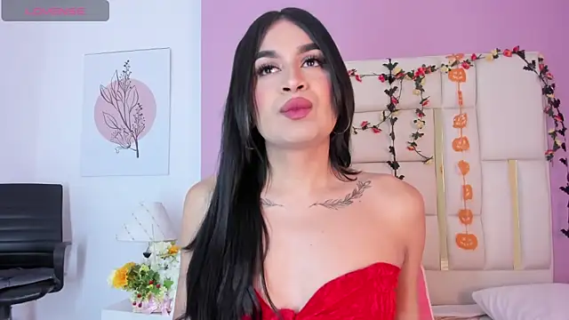 Snapshot of Silvana-Castro chatting on 10.09.25 Silvana-Castro online show from 10.09.25