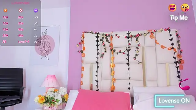 Snapshot of Silvana-Castro chatting on 10.12.25 Silvana-Castro online show from 10.12.25