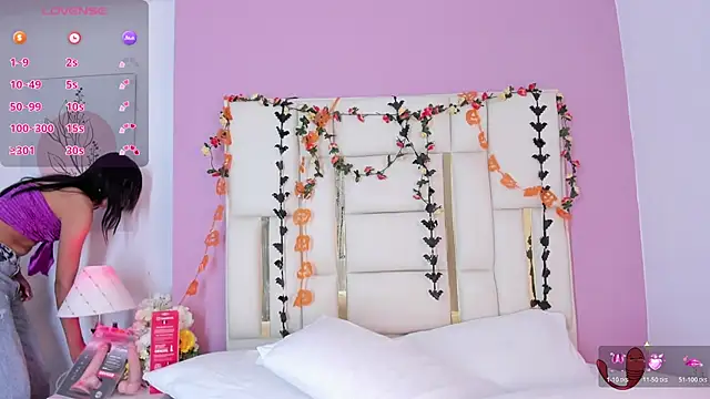 Snapshot of Silvana-Castro chatting on 10.25.25 Silvana-Castro online show from 10.25.25