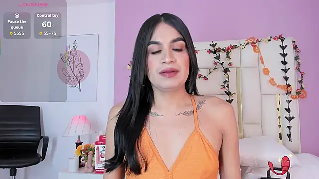 Snapshot of Silvana-Castro chatting on 11.03.25 Silvana-Castro online show from 11.03.25