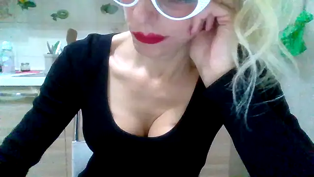 Kelly80 online show from 10.21.25