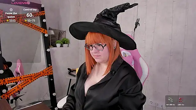 Snapshot of Michelle_Wilsson chatting on 10.27.25 Michelle Wilsson online show from 10.27.25