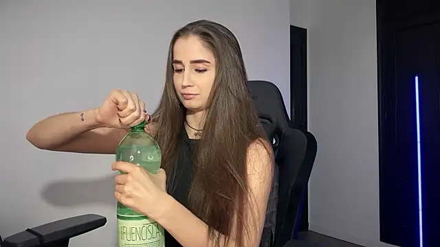 Snapshot of s_meow chatting on 10.12.25 s meow online show from 10.12.25