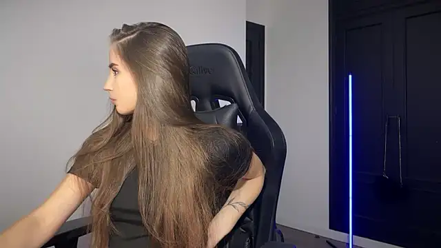 Snapshot of s_meow chatting on 10.21.25 s meow online show from 10.21.25