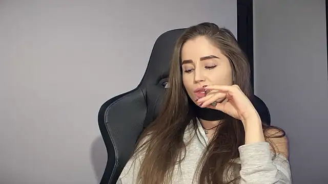 Snapshot of s_meow chatting on 10.28.25 s meow online show from 10.28.25