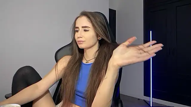 Snapshot of s_meow chatting on 10.31.25 s meow online show from 10.31.25