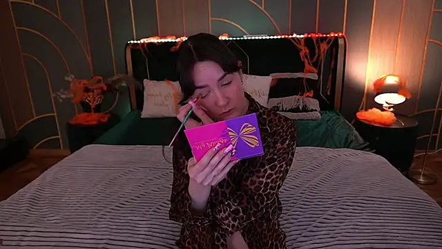 BerryDiva online show from 10.28.25