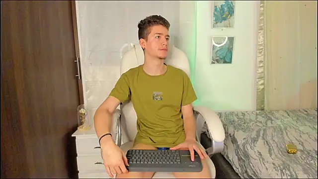 ThiagooJames online show from 10.10.25