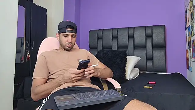 Snapshot of ashtoncooperr chatting on 09.27.25 ashtoncooperr online show from 09.27.25