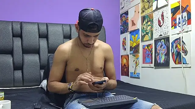 Snapshot of ashtoncooperr chatting on 10.04.25 ashtoncooperr online show from 10.04.25