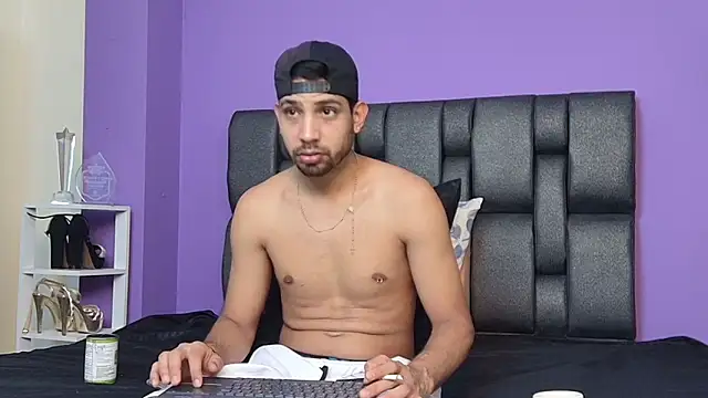 Snapshot of ashtoncooperr chatting on 10.06.25 ashtoncooperr online show from 10.06.25