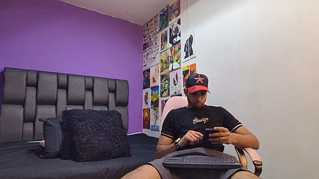 Snapshot of ashtoncooperr chatting on 10.11.25 ashtoncooperr online show from 10.11.25