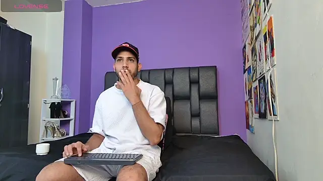 Snapshot of ashtoncooperr chatting on 10.12.25 ashtoncooperr online show from 10.12.25