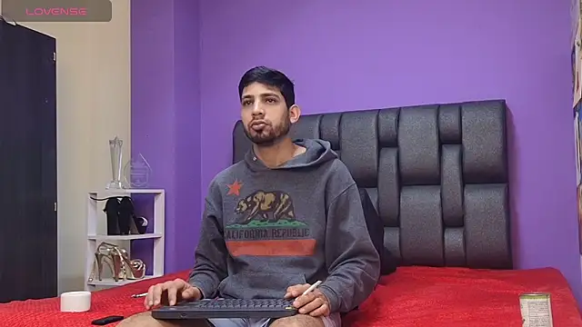 Snapshot of ashtoncooperr chatting on 10.13.25 ashtoncooperr online show from 10.13.25