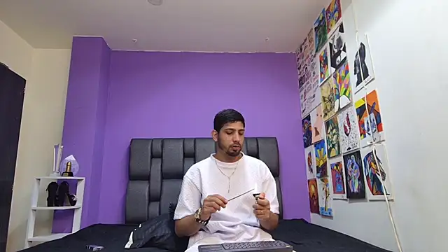 Snapshot of ashtoncooperr chatting on 10.17.25 ashtoncooperr online show from 10.17.25