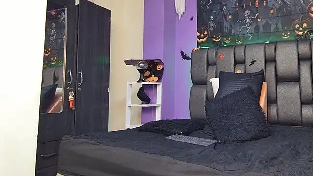 Snapshot of ashtoncooperr chatting on 10.24.25 ashtoncooperr online show from 10.24.25