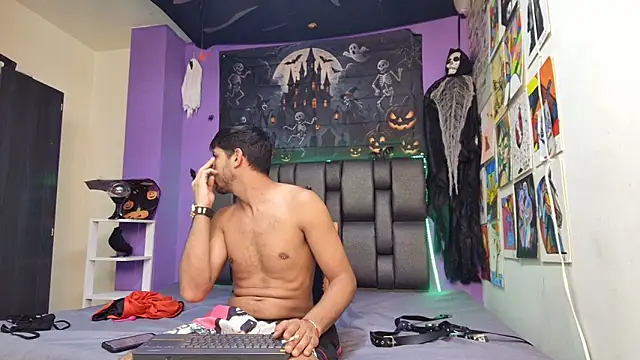 Snapshot of ashtoncooperr chatting on 10.26.25 ashtoncooperr online show from 10.26.25