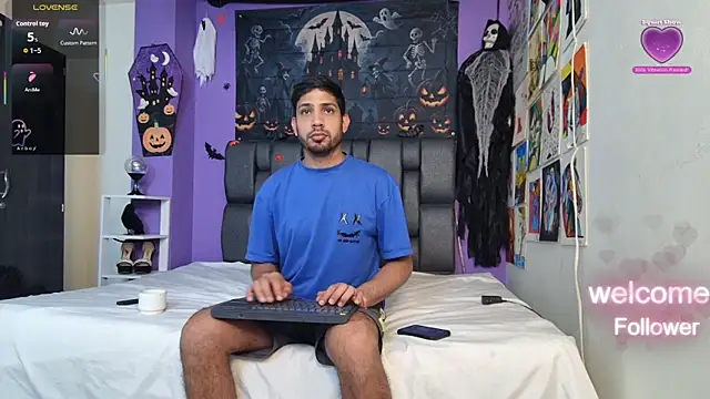 Snapshot of ashtoncooperr chatting on 10.27.25 ashtoncooperr online show from 10.27.25