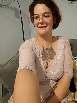 Snapshot of DadoTigresse chatting on 10.18.25 DadoTigresse online show from 10.18.25