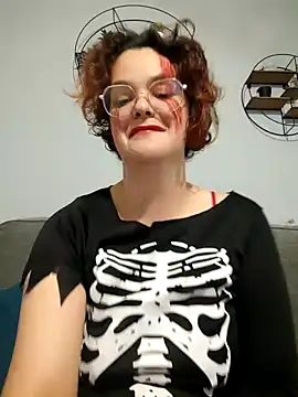 Snapshot of DadoTigresse chatting on 10.31.25 DadoTigresse online show from 10.31.25