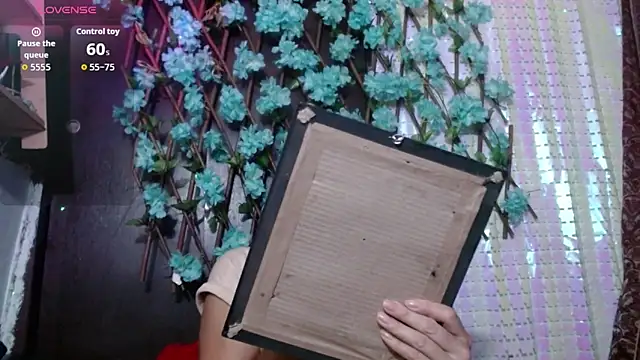 Snapshot of darling_hott chatting on 10.24.25 darling hott online show from 10.24.25