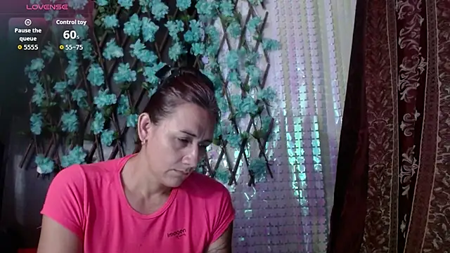 Snapshot of darling_hott chatting on 11.06.25 darling hott online show from 11.06.25