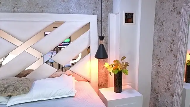 Saara evans  online show from 09.13.25