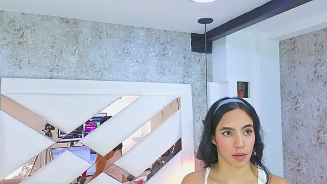 Saara evans  online show from 09.17.25