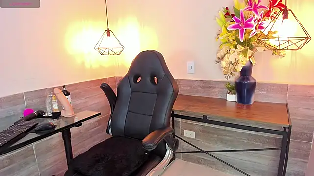 LussieWillow online show from 09.29.25