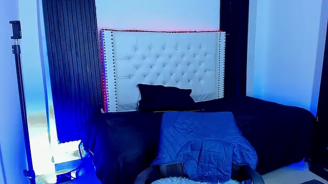 Snapshot of Latin_Boyss_ chatting on 10.19.25 Latin Boyss online show from 10.19.25