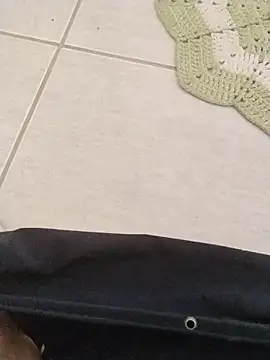 Snapshot of LeoMaduroSP chatting on 10.21.25 LeoMaduroSP online show from 10.21.25