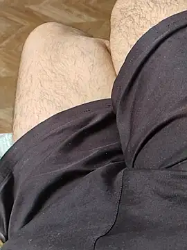 Snapshot of LeoMaduroSP chatting on 10.31.25 LeoMaduroSP online show from 10.31.25