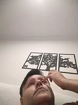 Snapshot of LeoMaduroSP chatting on 11.12.25 LeoMaduroSP online show from 11.12.25