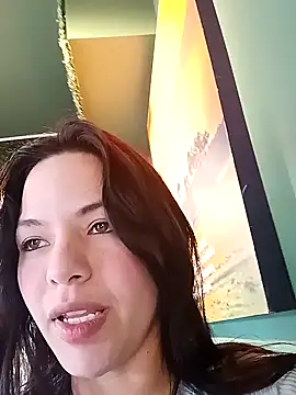 Snapshot of avril_vinn chatting on 11.14.25 avril vinn online show from 11.14.25