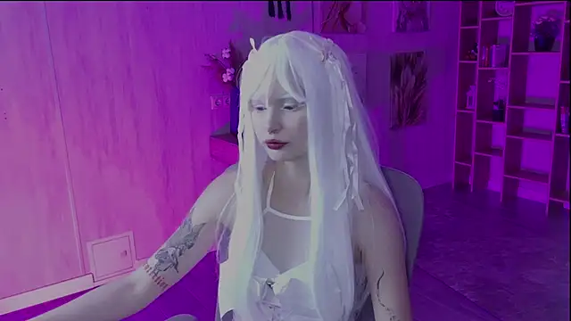 AvaDaviis online show from 10.12.25